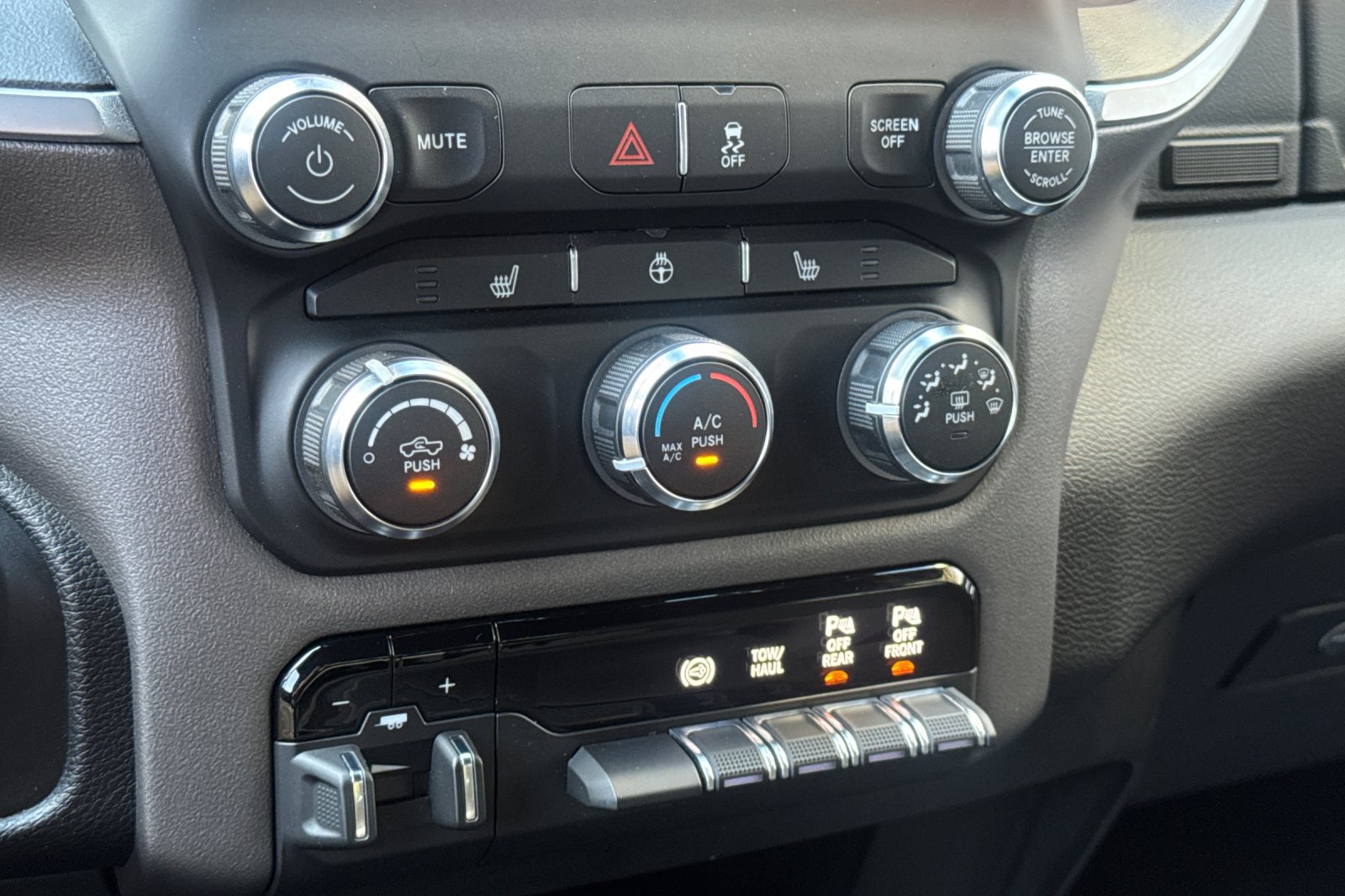 Used 2023 RAM 2500 Big Horn w/ Night Edition AWD/4WD image 19
