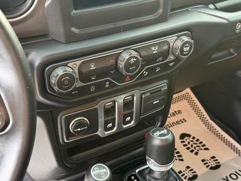 Used 2019 Jeep Wrangler Sport AWD/4WD image 29