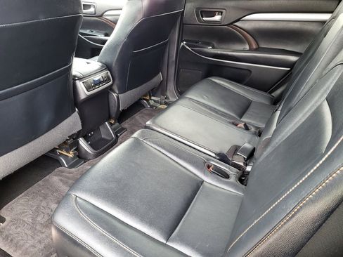 Used 2017 Toyota Highlander XLE AWD/4WD image 33