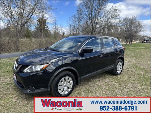 Used 2018 Nissan Rogue Sport S AWD/4WD image 1