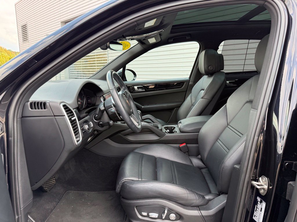 Used 2021 Porsche Cayenne AWD/4WD image 28