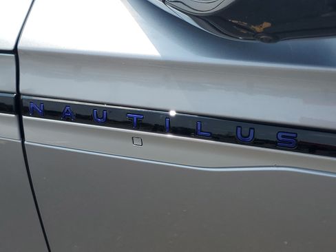 New 2026 Lincoln Nautilus Reserve AWD/4WD image 7