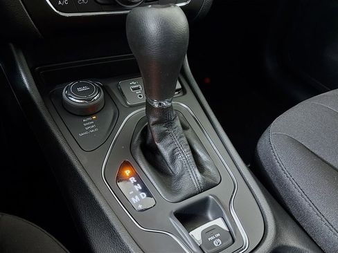 Used 2021 Jeep Cherokee Latitude image 13