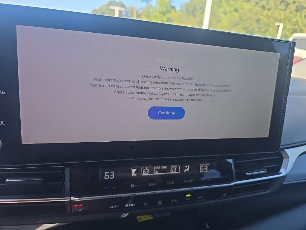 Used 2025 Toyota Sienna XLE FWD image 16