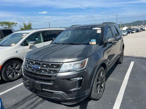 Used 2018 Ford Explorer XLT w/ Equipment Group 202A FWD image 1