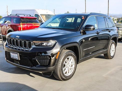 Used 2025 Jeep Grand Cherokee Laredo X image 4