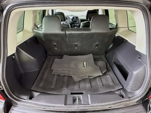 Used 2016 Jeep Patriot High Altitude FWD image 25