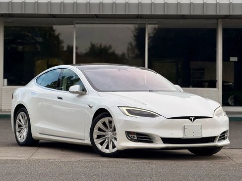 Used 2017 Tesla Model S 90D image 2