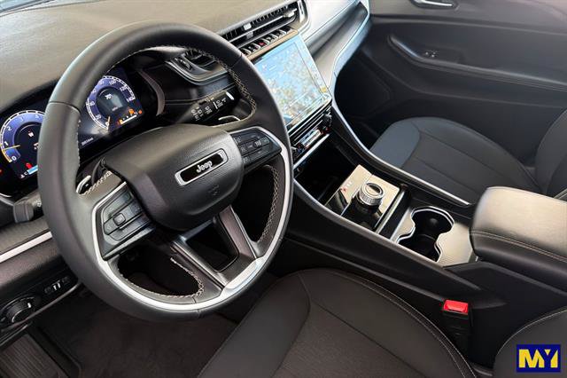 Used 2024 Jeep Grand Cherokee Laredo X RWD image 10