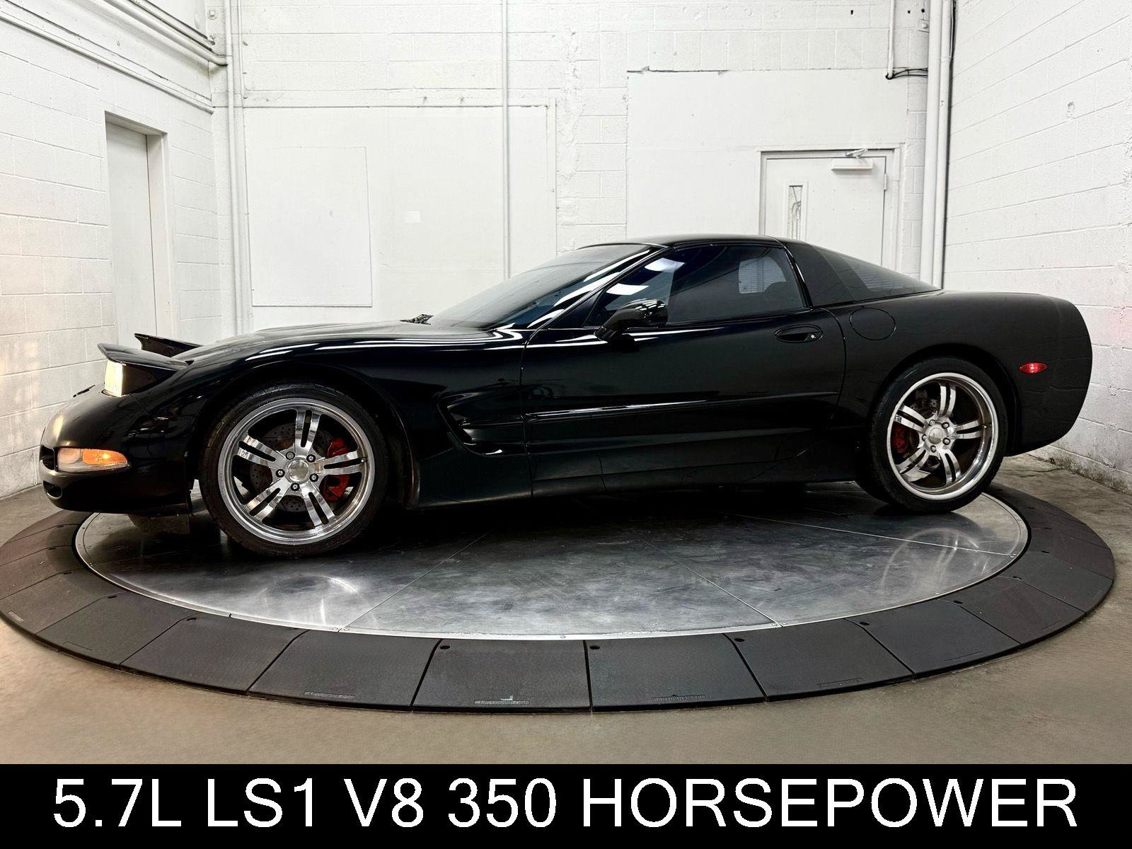 Used 2004 Chevrolet Corvette Coupe RWD image 3