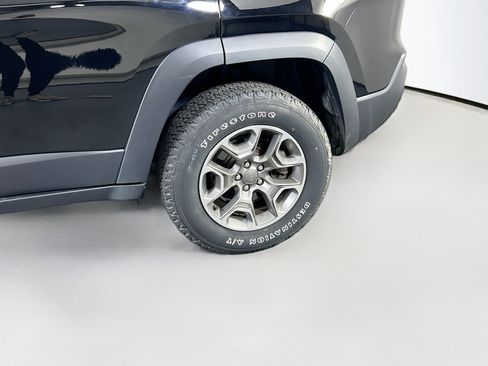 Used 2022 Jeep Cherokee Trailhawk w/ Technology Group B image 29