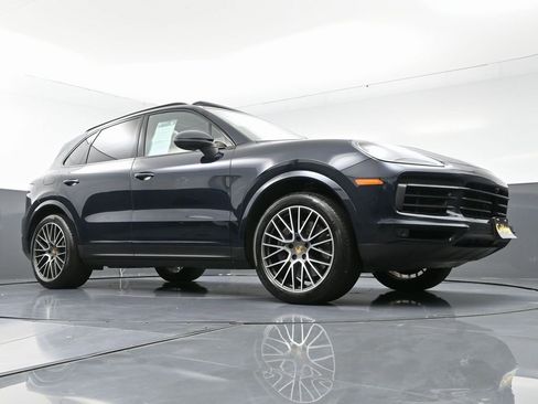 Used 2023 Porsche Cayenne Platinum Edition image 55