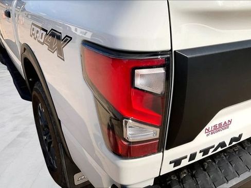 Used 2023 Nissan Titan PRO-4X w/ Pro-4x Convenience Package AWD/4WD image 23