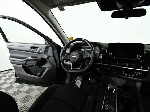 Used 2025 Nissan Pathfinder SV image 19