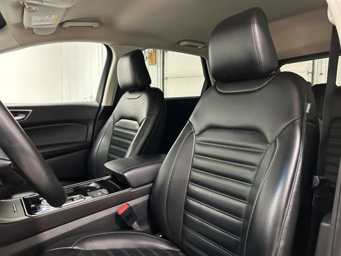 Used 2020 Ford Edge SEL image 25