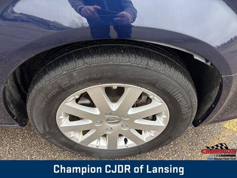 Used 2016 Chrysler Town & Country Touring image 14