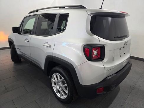 Used 2021 Jeep Renegade Latitude w/ Convenience Group AWD/4WD image 3