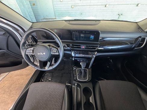Used 2025 Kia Seltos S image 32