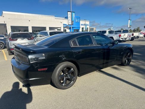 Used 2014 Dodge Charger R/T RWD image 3