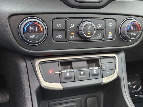 Used 2024 GMC Terrain Denali w/ Denali Premium Package image 31