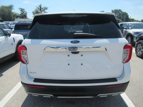 Certified 2022 Ford Explorer XLT w/ Equipment Group 202A RWD image 4