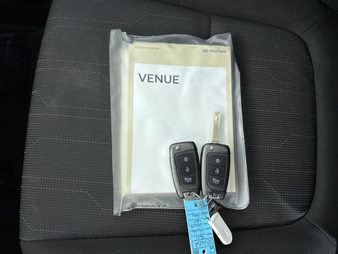 Used 2021 Hyundai Venue SE image 27