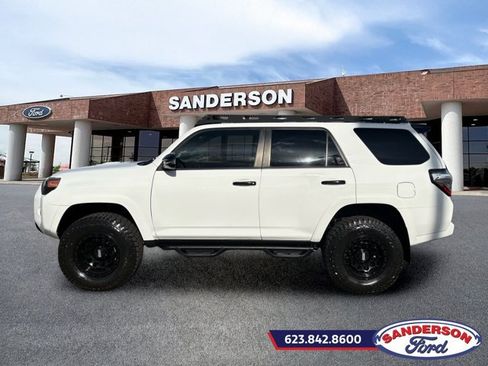 Used 2021 Toyota 4Runner Venture w/ Moonroof Package AWD/4WD image 6