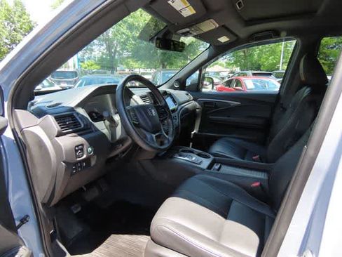 Used 2023 Honda Passport TrailSport image 2