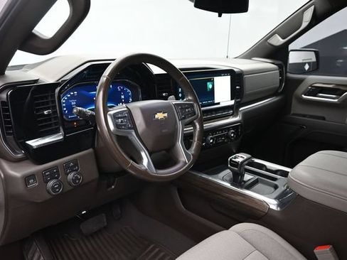 Used 2023 Chevrolet Silverado 1500 LT w/ Z71 Off-Road Package AWD/4WD image 16