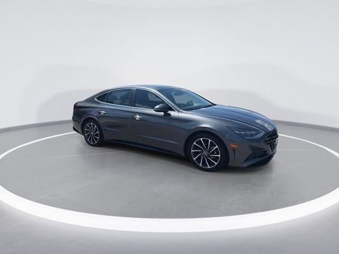 Used 2023 Hyundai Sonata Limited w/ Preferred Accessory Package FWD image 2