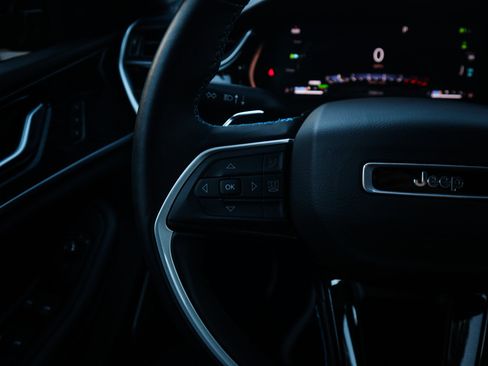 Used 2022 Jeep Grand Cherokee Trailhawk image 19