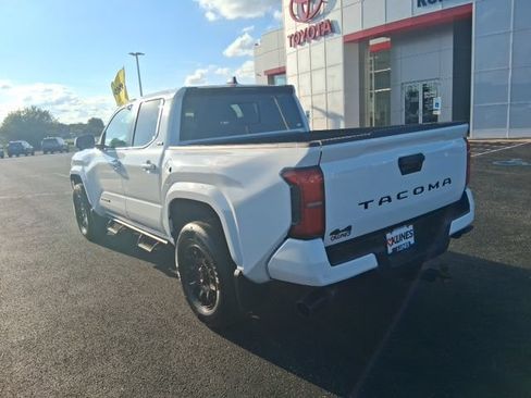 Used 2025 Toyota Tacoma SR5 AWD/4WD image 11