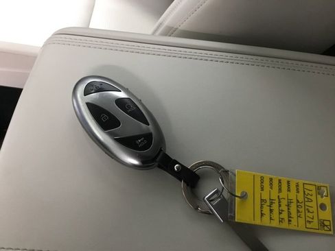 Used 2024 Hyundai Santa Fe Calligraphy image 11