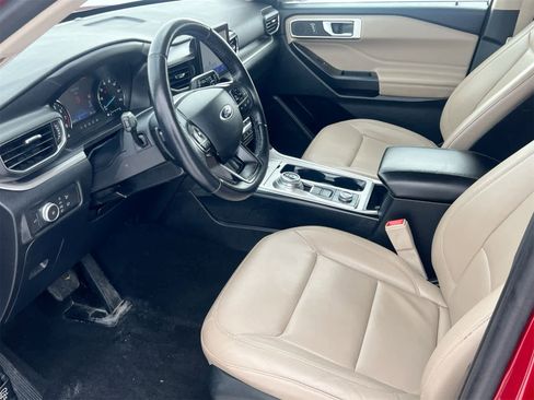 Used 2020 Ford Explorer XLT w/ Equipment Group 202A image 10