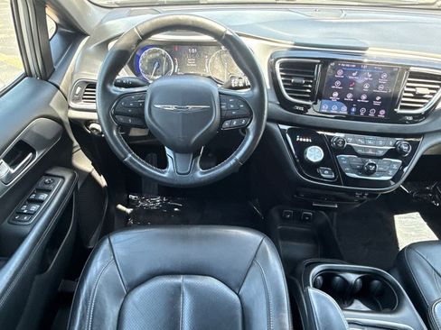 Used 2019 Chrysler Pacifica Touring-L Plus w/ Advanced Safetytec Group FWD image 19