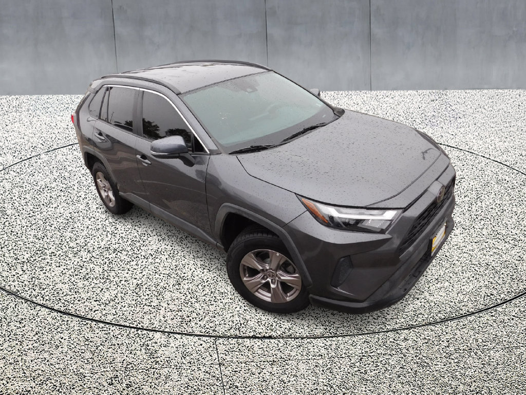 Used 2022 Toyota RAV4 XLE AWD/4WD image 2