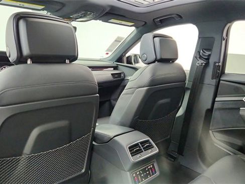 Used 2023 Audi e-tron S Prestige w/ Prestige Package image 30