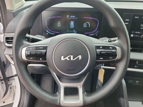 Used 2025 Kia Sportage LX image 17