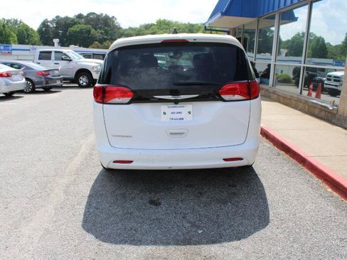 Used 2024 Chrysler Voyager LX FWD image 5