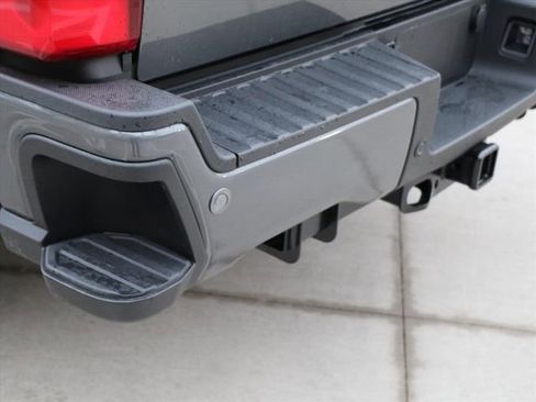 New 2026 Ford F250 Lariat w/ Black Appearance Package image 9