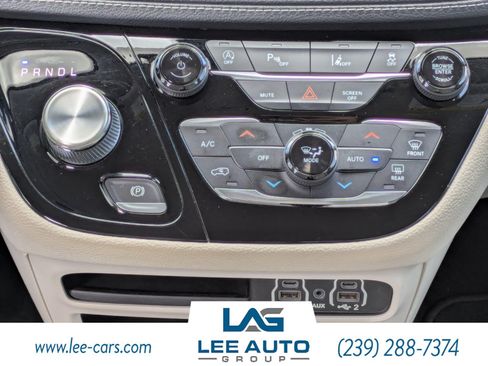 Used 2021 Chrysler Pacifica Touring-L FWD image 17