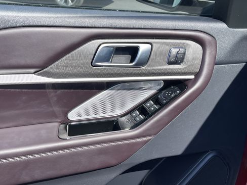 Certified 2025 Ford Explorer Platinum AWD/4WD image 15