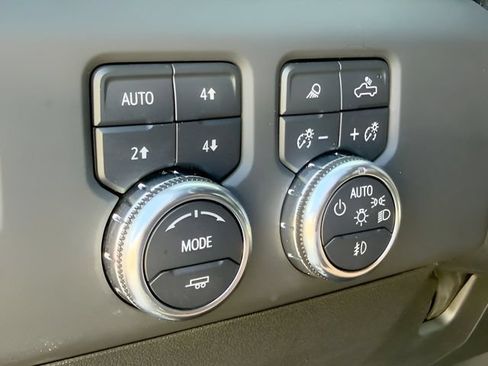 Used 2025 GMC Sierra 2500 AT4 w/ AT4 Premium Plus Package AWD/4WD image 28