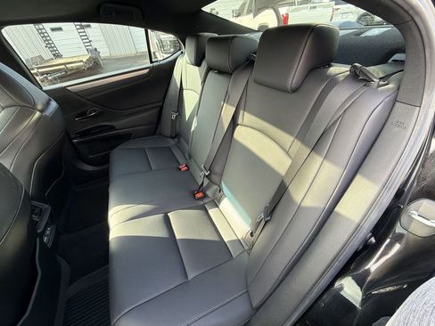 Used 2023 Lexus ES 300h F Sport w/ Accessory Package (Z2) image 29