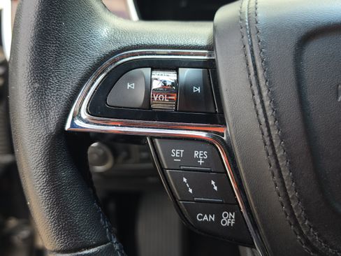 Used 2020 Lincoln Continental w/ Convenience Package FWD image 12
