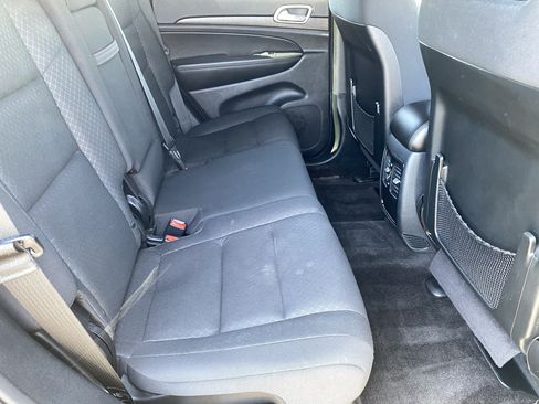 Used 2018 Jeep Grand Cherokee Laredo AWD/4WD image 13