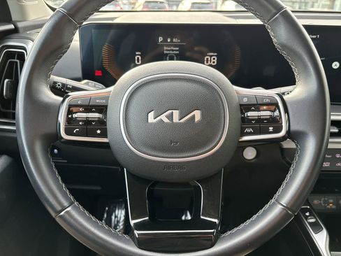 Used 2024 Kia Sorento S image 8