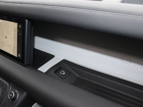 Used 2024 Land Rover Defender 110 S image 35