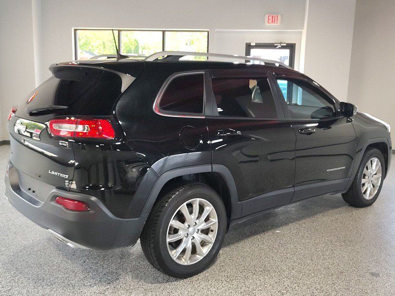 Used 2017 Jeep Cherokee Limited AWD/4WD image 5