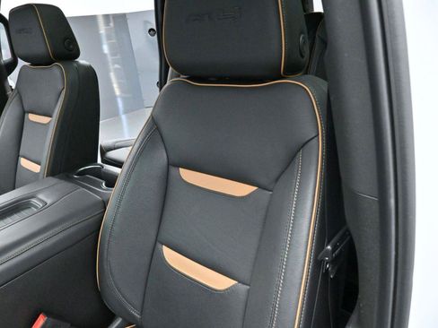 Used 2023 GMC Yukon XL AT4 w/ AT4 Premium Plus Package AWD/4WD image 17